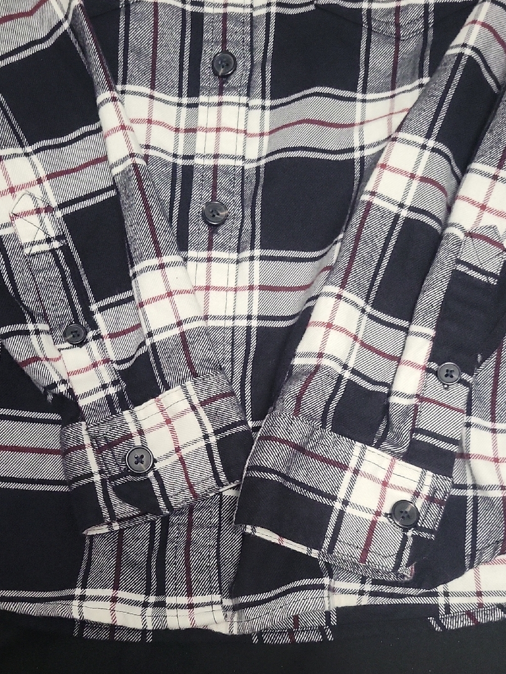Tilley Medium Button Up Black/White/Red Plaid Top - Picture 5 of 6